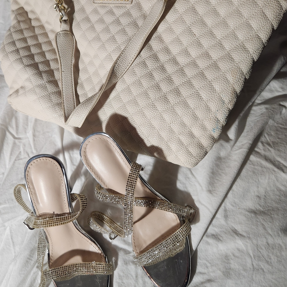 Bundle, Kenneth Cole & Guess Handbag, 4 Handbaga And 4 Heeled Shoes.😀